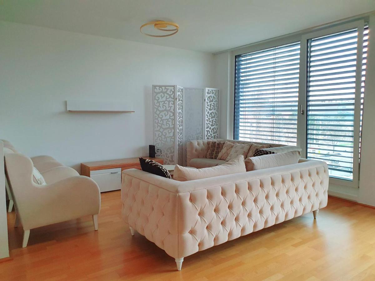 Near Lake Two Bedroom Duplex Apartment Wina Bagian luar foto