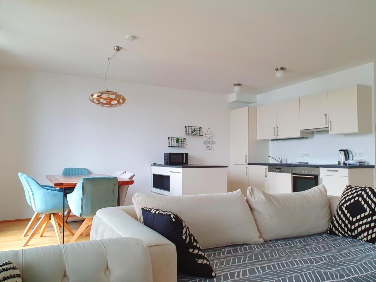 Near Lake Two Bedroom Duplex Apartment Wina Bagian luar foto