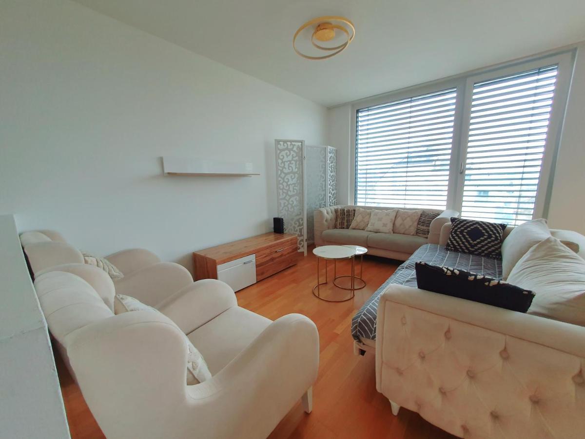 Near Lake Two Bedroom Duplex Apartment Wina Bagian luar foto