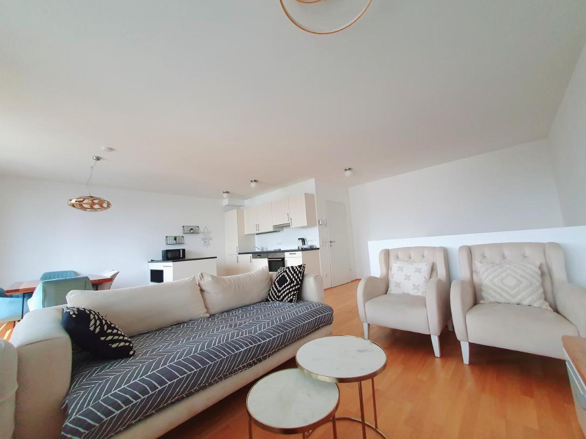 Near Lake Two Bedroom Duplex Apartment Wina Bagian luar foto