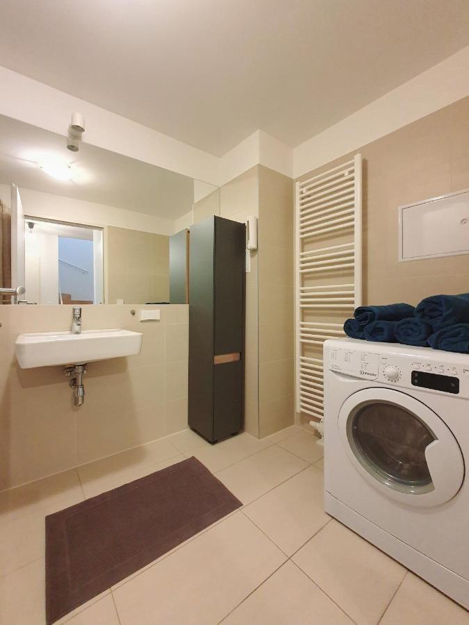 Near Lake Two Bedroom Duplex Apartment Wina Bagian luar foto